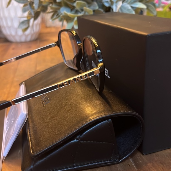 EUC Chanel Eyeglasses ❤️ - Picture 4 of 5
